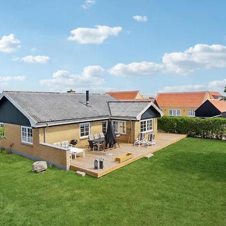 Holiday home Lovely In With Wifi